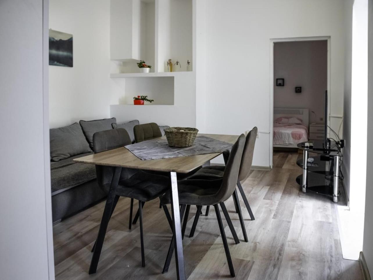 Apartment Ground Floor With Parking Erny Pola Esterno foto