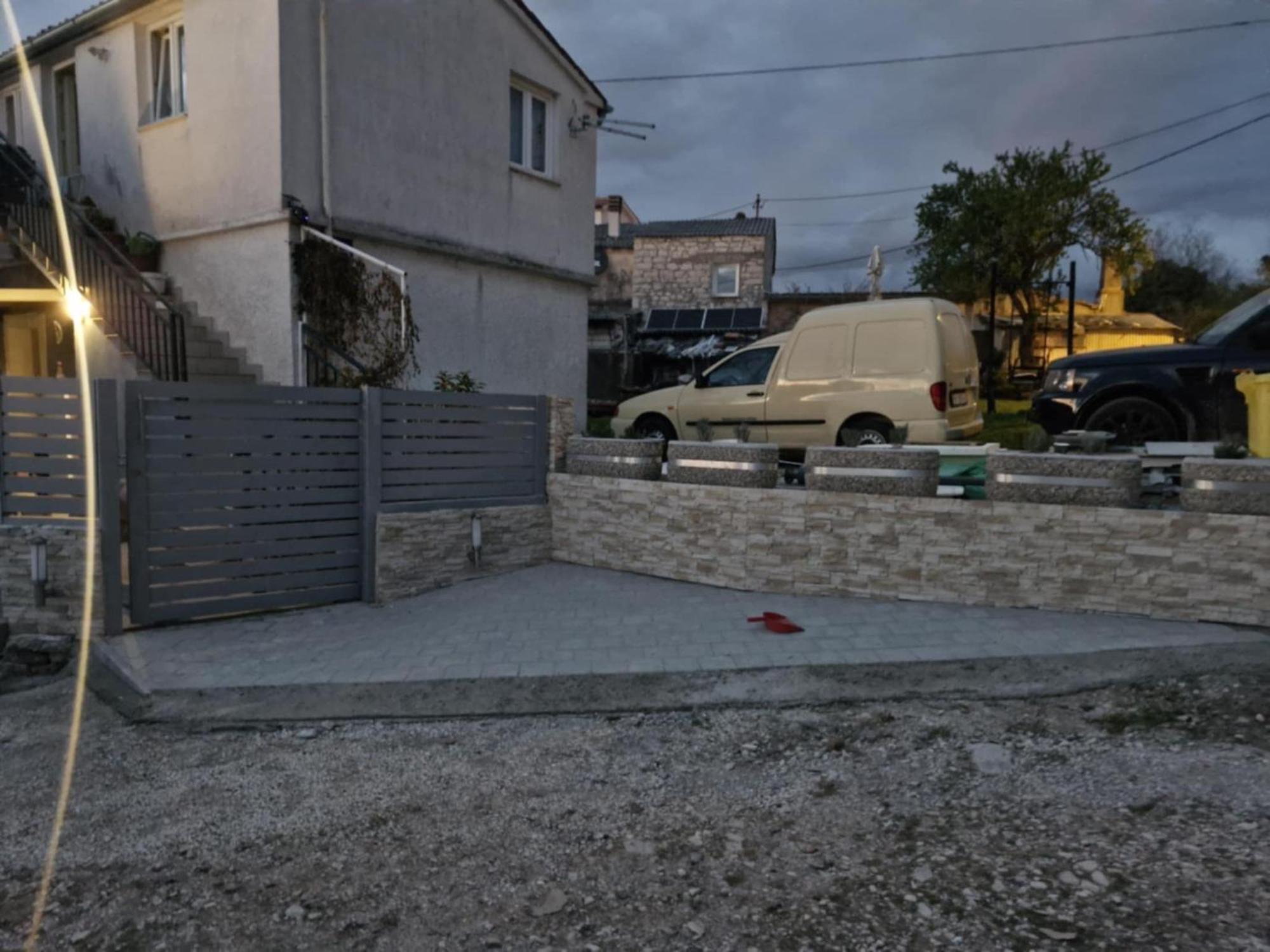 Apartment Ground Floor With Parking Erny Pola Esterno foto